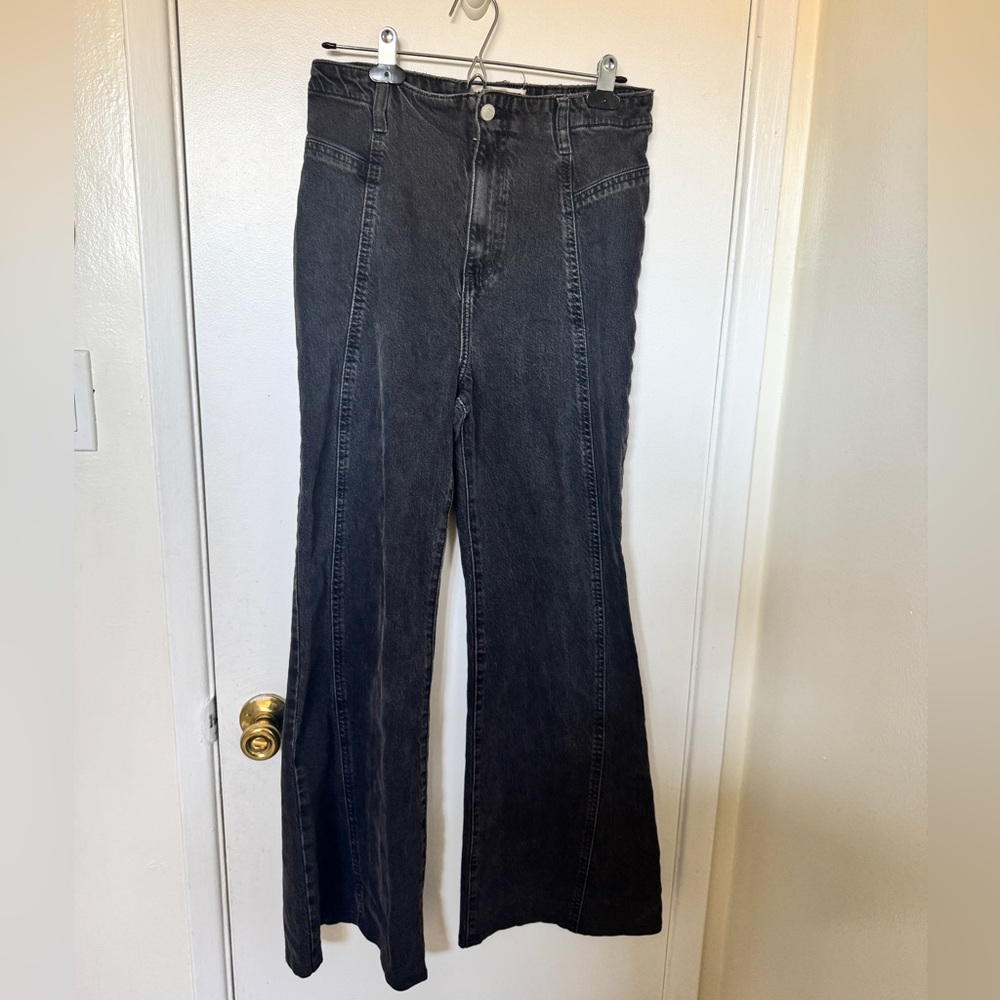 Free People Black Flare Jeans! Size 28.